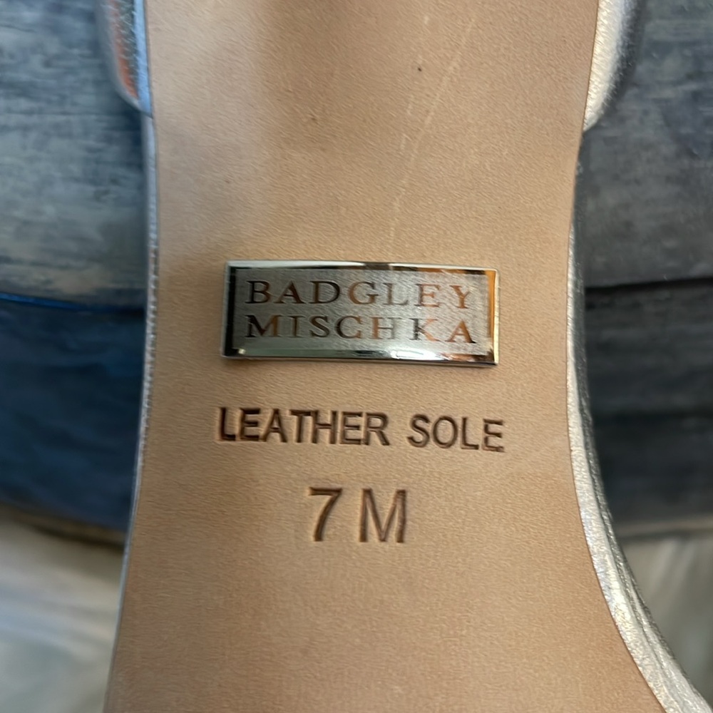 #0165 - Badgley Mischka Women's Silver Heels-Worn 1 time-7 - Picture 10 of 12